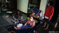 Diketahui ada tiga titik lokasi pengungsian bagi warga terdampak banjir dan longsor di Ciganjur, Jakarta Selatan.