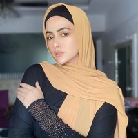Sana Khan mengejutkan penggemar dengan keputusan untuk berhenti dari dunia Bollywood. Aktris yang juga model dan penari itu mengunggah pesan di postingan terbaru Instagram bahwa ia akan mundur sebagai selebriti.  Foto: Instagram @sanakhaan21