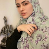 Sana Khan yang mengawali karier sebagai bintang iklan dan model itu pertama kali menjajal dunia akting dengan membintangi Yehi Hai High Society di 2005. Ia pun cukup berprestasi sebagai aktrik karena pernah mendapat penghargaan aktris baru terbaik dalam Tamil Film Awards. Foto: Instagram @sanakhaan21