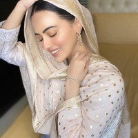 Wanita yang pernah berpacaran dengan koreografer Melvin Louis tersebut awalnya tidak mengenakan hijab di awal kariernya. Namun sejak beberapa tahun lalu, ia mulai menutup aurat dan semakin relijius. Foto: Instagram @sanakhaan21