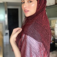 Karena itu, aku mengumumkan hari ini bahwa mulai hari dan seterusnya aku telah mengucapkan selamat tinggal pada gaya hidup showbiz-ku selamanya dan akan melayani kemanusiaan dan mengikuti jalan yang ditunjukkan Penciptaku, tambahnya yang memberi caption Momen paling bahagiaku. Semoga Allah membantuku dan membimbingku dalam perjalanan ini dalam postingan itu. Foto: Instagram @sanakhaan21