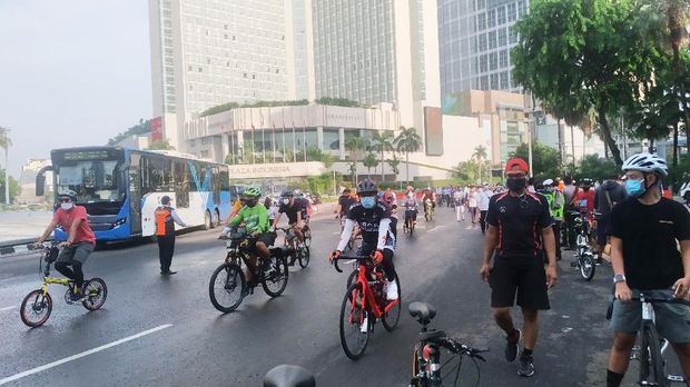 Situasi Bundaran HI, Minggu (11/10/2020) pagi masih dipadati warga yang berolahraga.