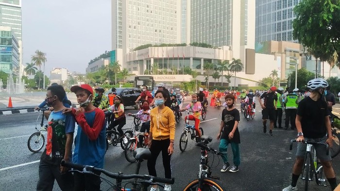 Situasi Bundaran HI, Minggu (11/10/2020) pagi masih dipadati warga yang berolahraga.
