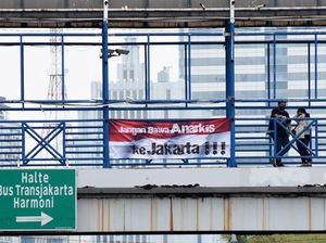 Spanduk Imbauan Tolak Anarkisme Mejeng di Jakarta