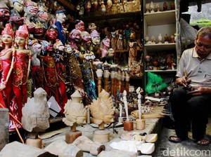 Cerita Pengrajin Wayang Golek Asal Bandung yang Terkena Imbas COVID-19