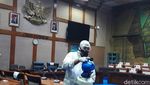 19 Dewan Positif Corona, Gedung DPR Disemprot Disinfektan
