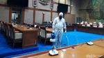 19 Dewan Positif Corona, Gedung DPR Disemprot Disinfektan