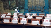 Setelah semua disemprot, ruangan dan gedung itu akan ditutup.