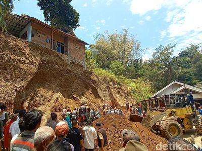 2 Pekerja Tewas Tertimbun Longsor di Kudus