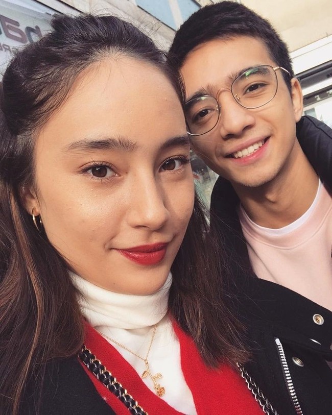 Tak kalah keren dari sang kakak, Tatjana Saphira, pesona Tobias Thariq Hartmann nyatanya mampu membuat para kaum hawa jadi susah kedip. Foto: Instagram/tatjanasaphira