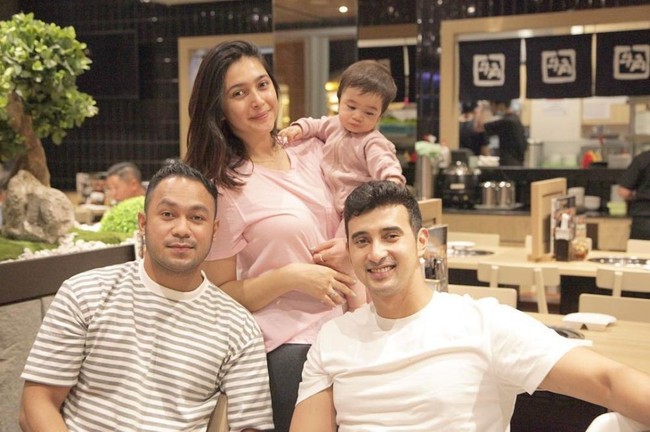 Kalau yang satu ini pasti sudah tak asing lagi. Ali Syakieb adalah adik laki-laki dari Nabila Syakieb. Keduanya sama-sama terjun ke dunia akting. Foto: Instagram/alisyakieb