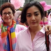 Maura Magnalia Madyaratri adalah putri sulung dari pasangan Nurul Arifin, anggota DPR dari fraksi Golkar, dan presenter Mayong Suryo Laksono. Maura tidak mengikuti jejak sang ibu sebagai figur publik maupun politikus. Tapi dia memilih meniti karier di jalur seni dan mengambil kuliah Design Communication di LaSalle College, Singapura. Sebagai pekerja seni, Maura menyukai gaya edgy dan eksentrik. Foto: Instagram