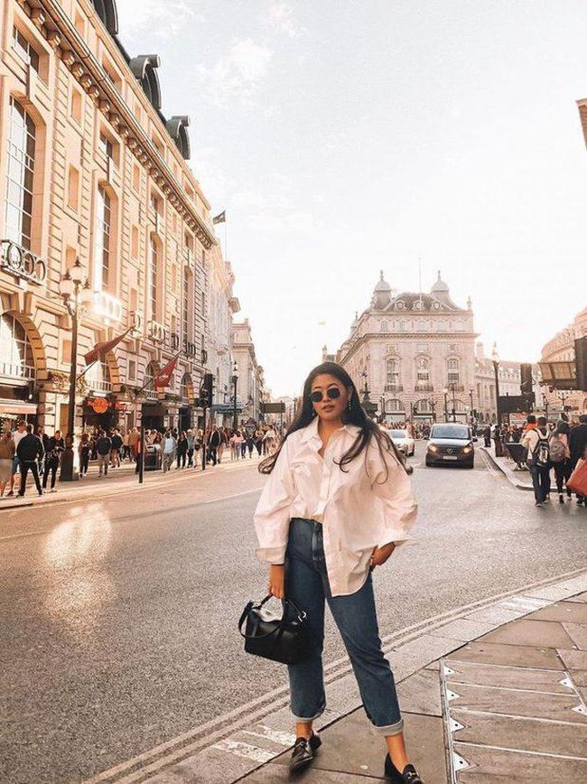 Pinka Hapsari, putri ketua DPR RI Puan Maharani selalu tampil chic dengan padu-padan busana yang tak biasa. Wanita yang senang traveling ini kerap memperlihatkan gaya stylish-nya di foto-foto liburan. Foto: Instagram