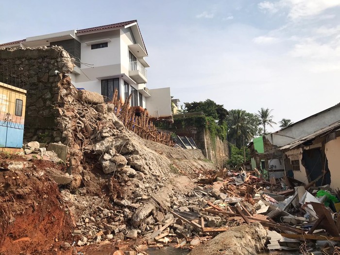 Banjir di permukiman warga di Ciganjur imbas longsor