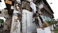 APK yang ditertibkan adalah yang dipasang melintang di tengah jalan, tiang listrik, dan dipaku di pohon.