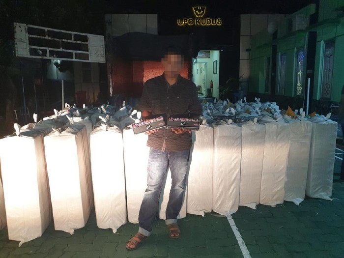 Bea Cukap Kudus sita sejuta batang rokok ilegal, Senin (12/10/2020).