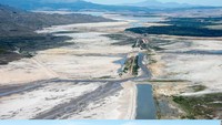 Waduk di Cape Town telah mencapai 100 persen untuk pertama kalinya dalam enam tahun terakhir. Perubahan ini terbilang luar biasa dibanding situasi yang mengerikan pada dua tahun lalu. Pada tahun 2018, Cape Town berada di jurang kekeringan. Kawasan ini jadi wilayah metropolitan besar pertama di dunia yang kehabisan air.  