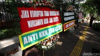 Sebagai informasi, tiga mantan pejabat PT Asuransi Jiwasraya (AJS) tengah menghadapi sidang putusan hari ini. Ketiganya akan mendengarkan putusan majelis hakim terkait kasus dugaan korupsi dan gratifikasi.