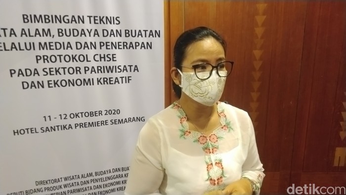 Disahkannya Undang-undang Cipta Kerja mendapat berbagai respon penolakan dan juga menimbulkan aksi dimana-mana. DPR RI mengaku sedang mensosialisasikan undang-undang tersebut di sela kegiatan reses.
