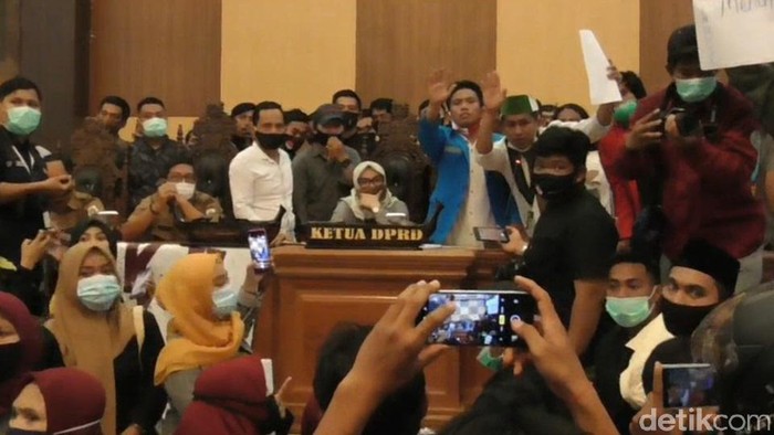 DPRD Sulawesi Barat Keluarkan Sikap untuk Tolak UU Cipta Kerja