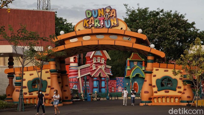 Dufan di Masa PSBB Transisi Dunia Fantasi (Dufan) di kawasan Ancol, Jakarta Utara, kembali dibuka di masa PSBB Transisi. Nah, seperti apa suasana terkininya.