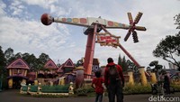 Beberapa warga sengaja datang untuk melepas penat selepas PSBB ketat.