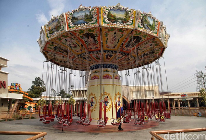 Dunia Fantasi (Dufan) di kawasan Ancol, Jakarta Utara, kembali dibuka di masa PSBB Transisi. Nah, seperti apa suasana terkininya.