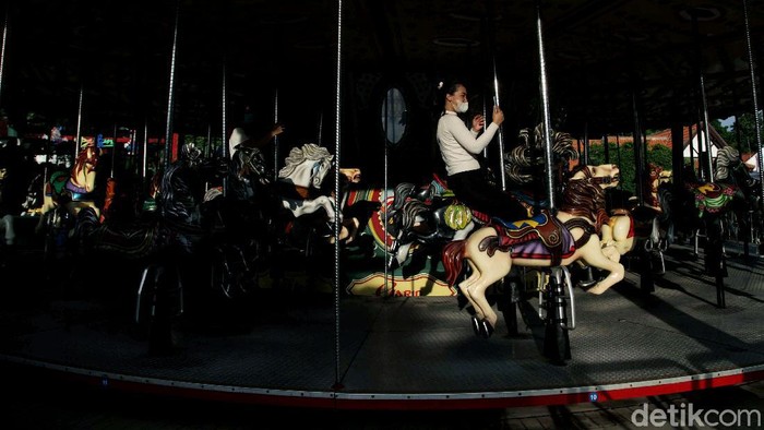 Dufan di Masa PSBB Transisi Dunia Fantasi (Dufan) di kawasan Ancol, Jakarta Utara, kembali dibuka di masa PSBB Transisi. Nah, seperti apa suasana terkininya.
