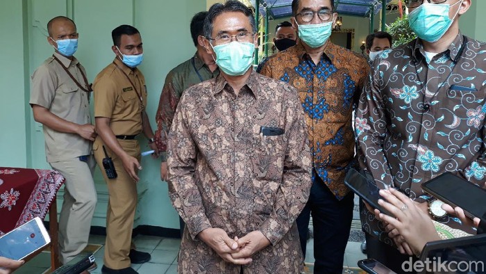 Genose UGM mengembangkan alat tes COVID-19, bisa mendeteksi virus Corona dalam waktu 80 detik. Kini sedang uji klinis dan menunggu izin edar Kemenkes.