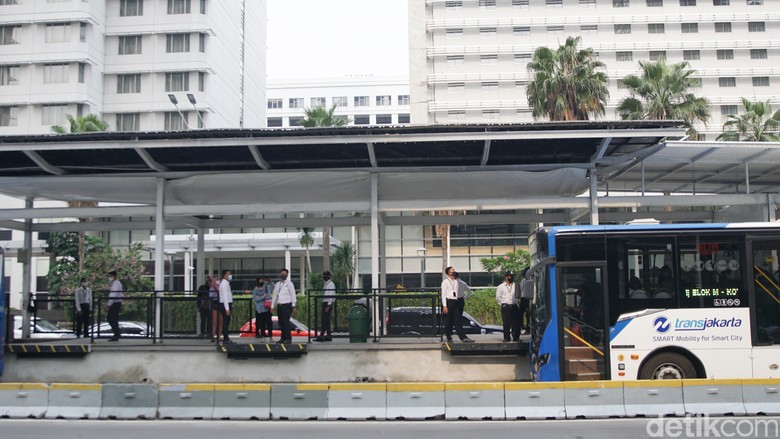 Halte TransJakarta Bundaran HI Sudah Beroperasi Halte TransJakarta Bundaran HI kembali beroperasi sejak pagi ini bersamaan dengan berlakunya PSBB Transisi.