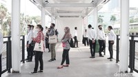 Halte tersebut pun saat ini masih dalam tahap renovasi.