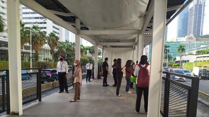 Halte yang Dirusak Massa Perusuh di DKi Jakarta Mulai Beroperasi Sebagian
