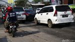 Hati-hati! Jalan HM Joyomartono Bekasi Rusak dan Berlubang