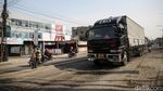 Hati-hati! Jalan HM Joyomartono Bekasi Rusak dan Berlubang