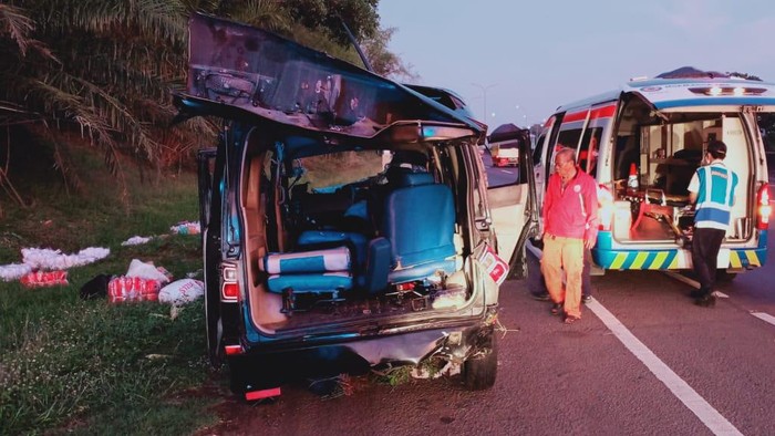 Kecelakaan Tunggal Tewaskan 3 Orang di Km 70 Tol Cikampek arah Jakarta