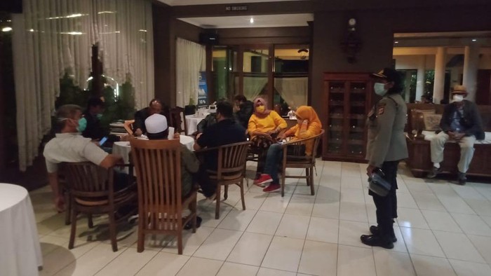 Kegiatan di hotel di Lembang dibubarkan paksa petugas