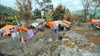 Sebanyak 70 jiwa dari 21 Kepala Keluarga (KK) masih tinggal di tenda-tenda penampungan.