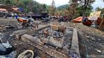 Korban Kebakaran Kampung Adat Cengkuk Tinggal di Tenda Darurat