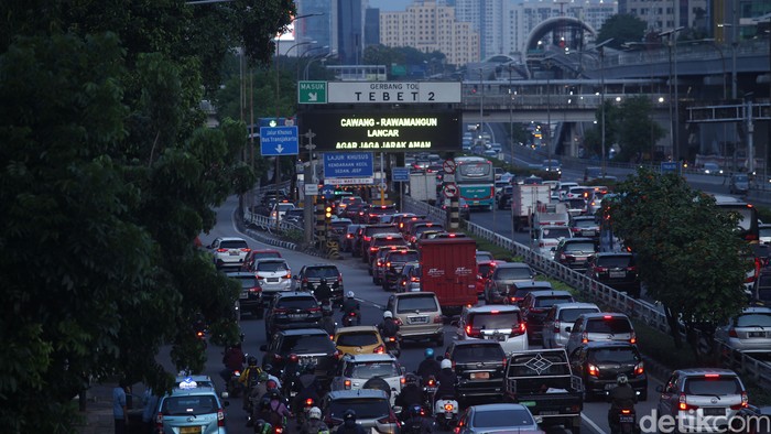 DKI Jakarta kembali melonggarkan PSBB ketat ke kebijakan PSBB Transisi. Lalu, bagaimana dengan kondisi lalu lintas?