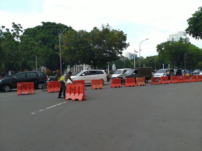 Lalu lintas di sekitar Istana kembali dibuka usai selesainya demo buruh di Patung Kuda