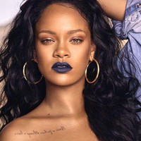 11. Aquarius: Pale Blue Ya, biru! Karena Aquarius orang yang berani mencoba sesuatu yang baru, maka mereka pun tertarik menggunakan lipstik warna biru.  Foto: Instagram