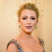 6. Virgo: Rosewood Tertutup tapi hangat, begitulah penggambaran wanita Virgo. Menggunakan lipstik warna rosewood atau ke arah pink cocok untuk kepribadian Virgo.  Foto: Instagram