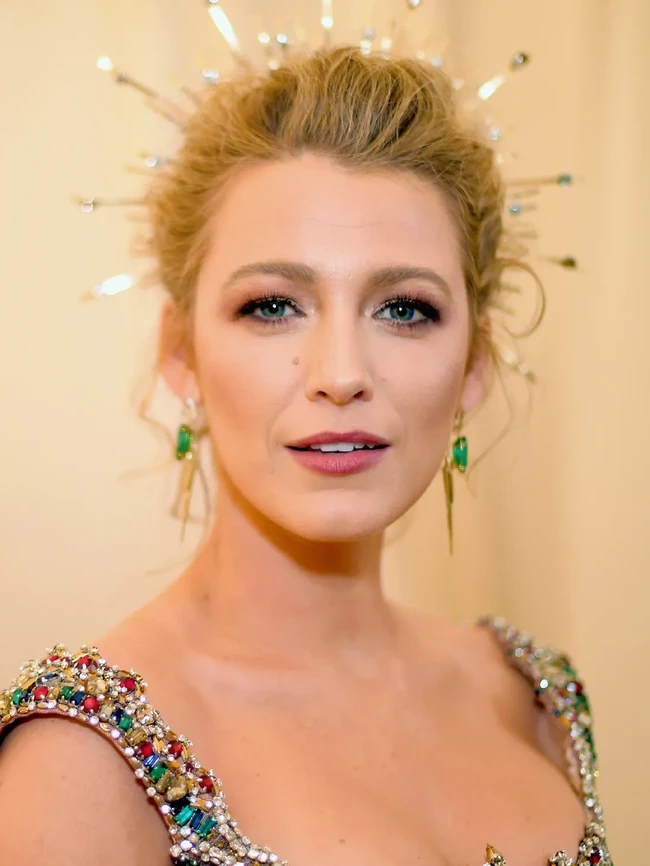 6. Virgo: Rosewood Tertutup tapi hangat, begitulah penggambaran wanita Virgo. Menggunakan lipstik warna rosewood atau ke arah pink cocok untuk kepribadian Virgo.  Foto: Instagram