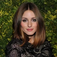 3. Gemini: Peach MelbaGemini orang yang mudah bersosialisai, menyenangkan dan natural. Sesuai karakter, zodiak Gemini cocok menggunakan warna-warna yang natural. Sentuhan lipstik warna pink dan peach atau peach melba cocok untuk si Gemini yang simple. Foto: dok. Instagram