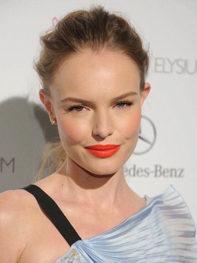 7. Libra: Pastel Coral Antara merah dan oranye yang terang akan cocok dengan si Libra yang punya karakter harmonis dan terbuka. Bonusnya, menggunakan lipstik pastel coral dapat meningkatkan warna kulit menjadi lebih cerah.  Foto: Instagram