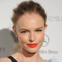 7. Libra: Pastel Coral Antara merah dan oranye yang terang akan cocok dengan si Libra yang punya karakter harmonis dan terbuka. Bonusnya, menggunakan lipstik pastel coral dapat meningkatkan warna kulit menjadi lebih cerah.  Foto: Instagram