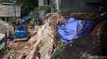 Melihat Lagi Rumah Melayang Akibat Longsor di Ciganjur