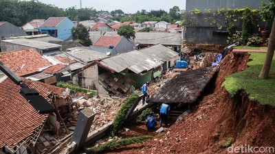 Melihat Lagi Rumah-rumah yang Rusak Imbas Longsor di Ciganjur