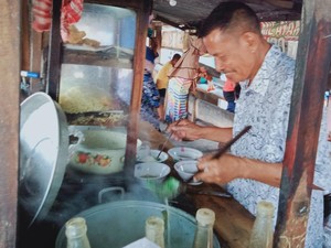 Nasi Goreng Tanpa Nasi hingga Mie Ayam Rp 3.000 Laris Manis