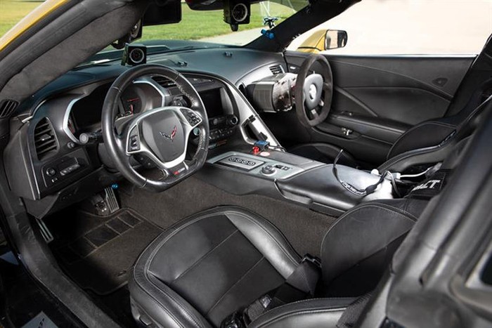 Mobil Balap Sensor wajah Pada Corvette C8